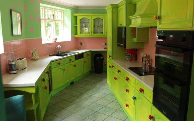 Colourful Forest of Dean Pikehouse