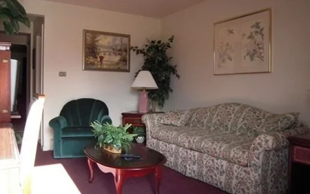 Cocca's Inn & Suites Route 7 Latham