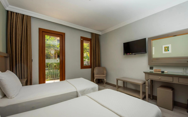 Hotel Pine Valley