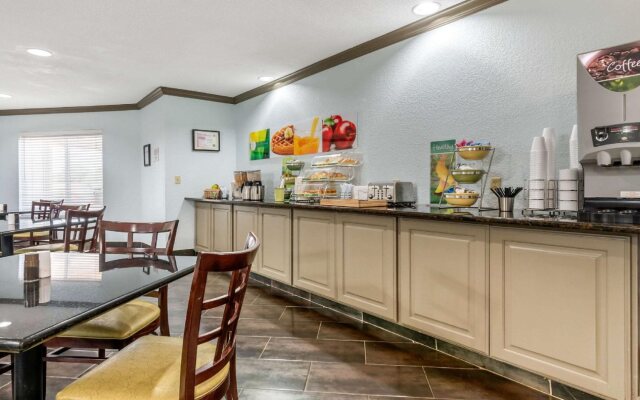 Quality Suites Kansas City International Airport