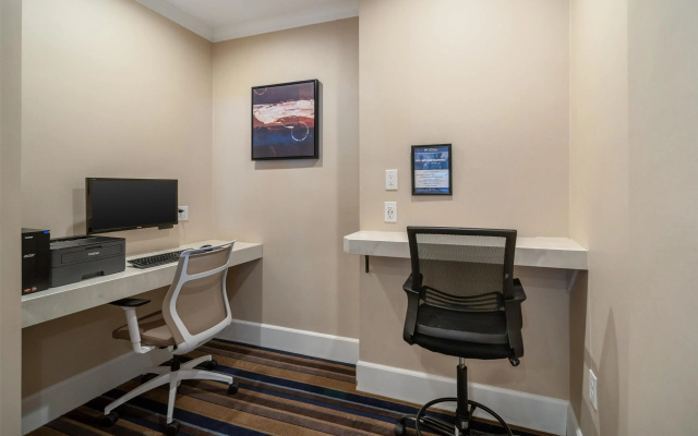 Best Western Plus Palm Court Hotel