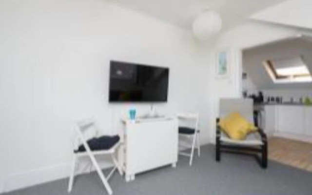 Lowcay Apartment C