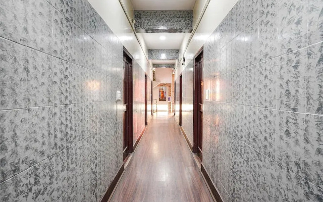 Pavithraa Deluxe Suites by OYO Rooms