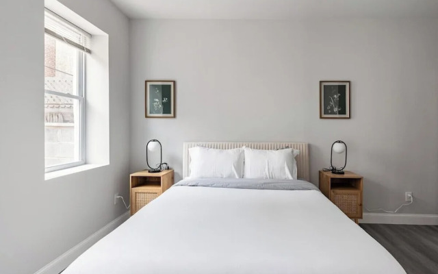 Chic & Cozy Philly Stay in City Center
