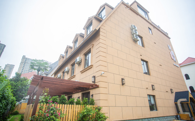 Yintan Zeyinju Hotel