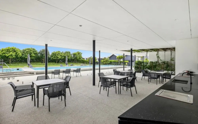 Glorious Ocean Views, 2-bed, Pool & Amenities
