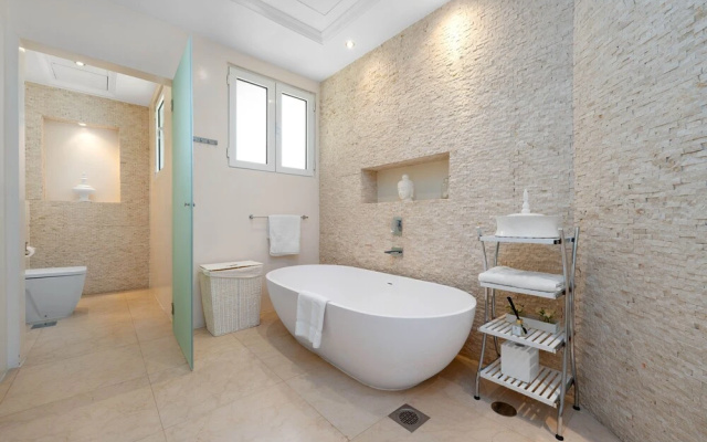 Maison Privee - Ultra-Luxury Villa w/ Private Pool & Beach on Palm