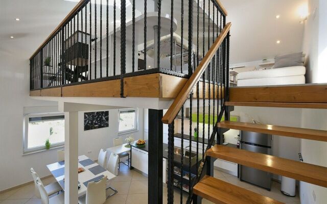 Apartment 1955