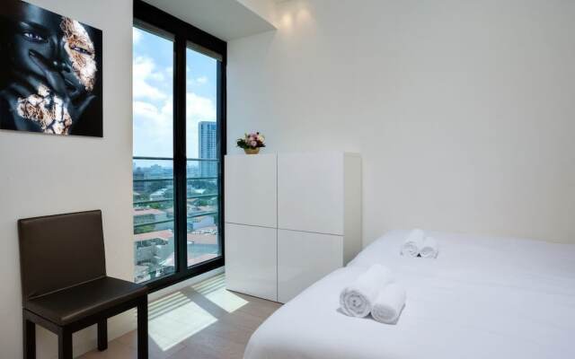 Elegant 3BR in White City by HolyGuest