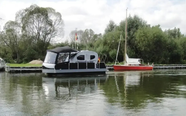 Hausboot auf der Peene, Demmin