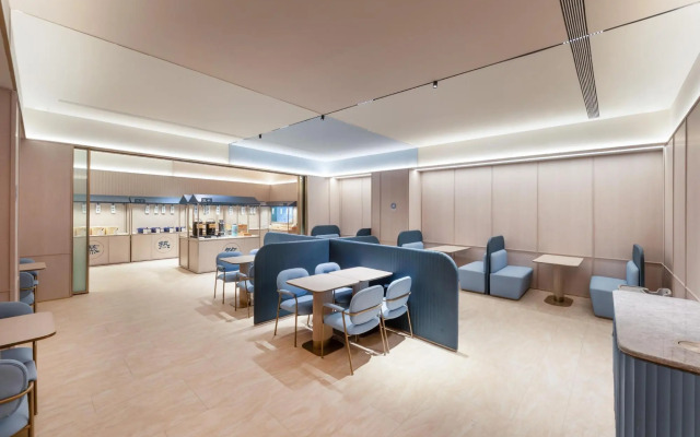 Super 8 Hotel (Yangzhong Pedestrian Street)