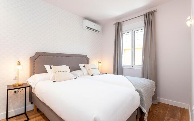 1 Bd Apartment With Balcony Perfect Location. Santa Marta II