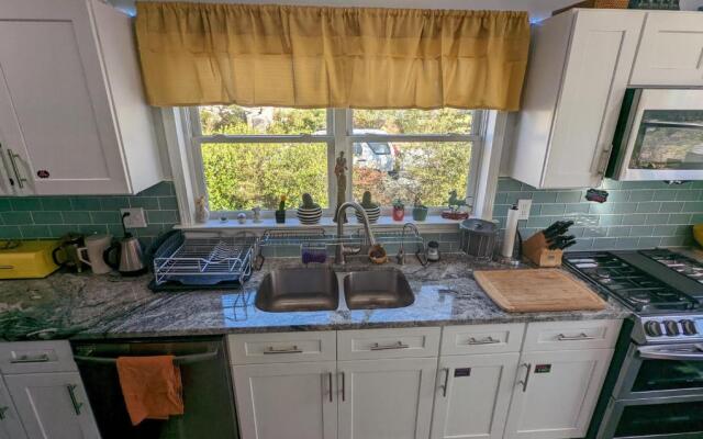 eKstasis Hostel & Urban Farm