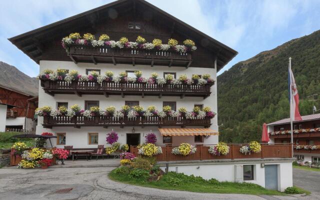 Chalet in Vent Near Stablein Ski Lift
