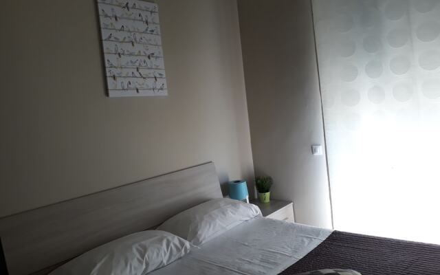 48 airport budget rooms