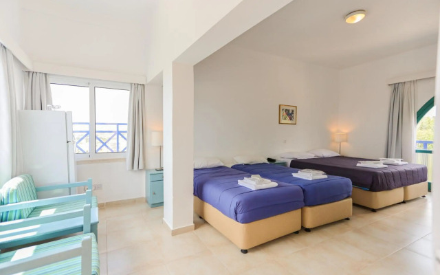 Axiothea Hotel
