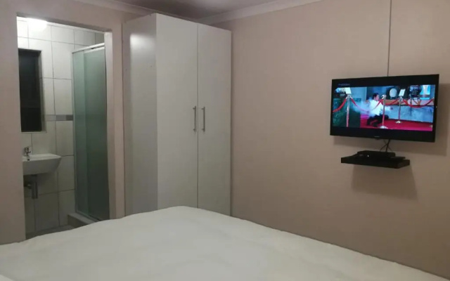 Emangunini Guest house