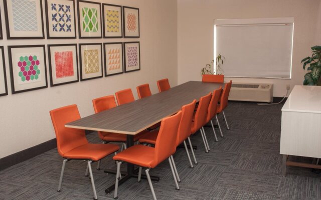 Holiday Inn Express & Suites Logan By IHG