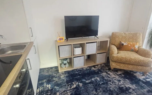 Seaside Haven Coastal Comfort 200m from the Beach