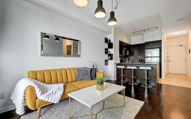 Instant Suites- Luxurious 1BR in Heart of Downtown with Balcony