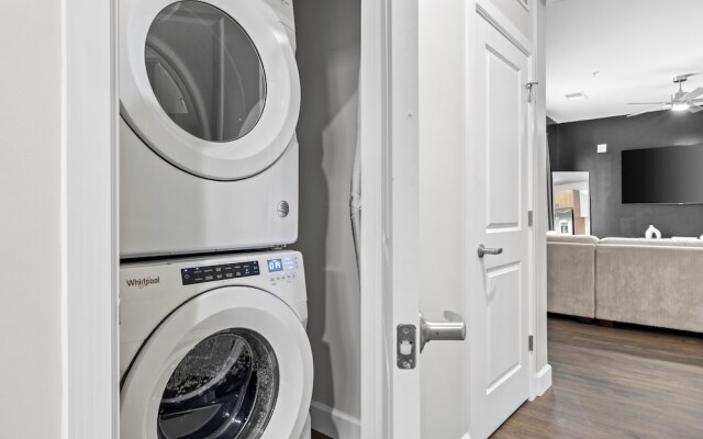 The Hollywood Suite The Gulch