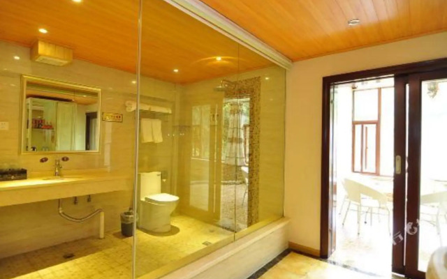 Blue Moon Valley Hot Spring Hotel