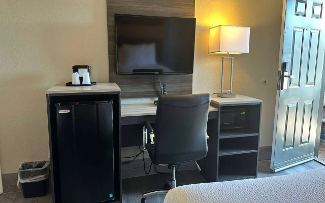 Days Inn by Wyndham San Diego Vista