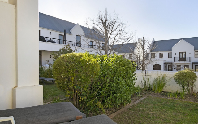 Winelands Golf Lodges 18