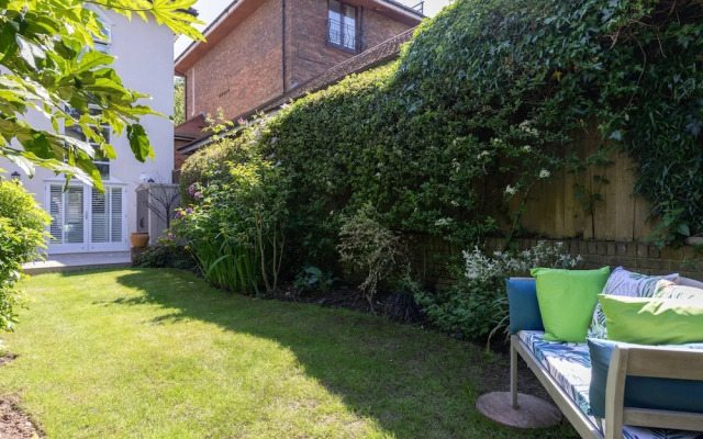 West Heath Road by Onefinestay