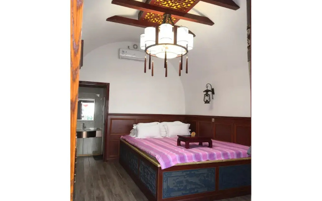 Cave Courtyard Homestay