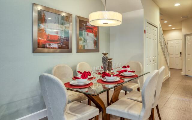 Nice and pleasant townhome villa with private pool near Disney