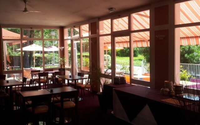 Halt Hotel