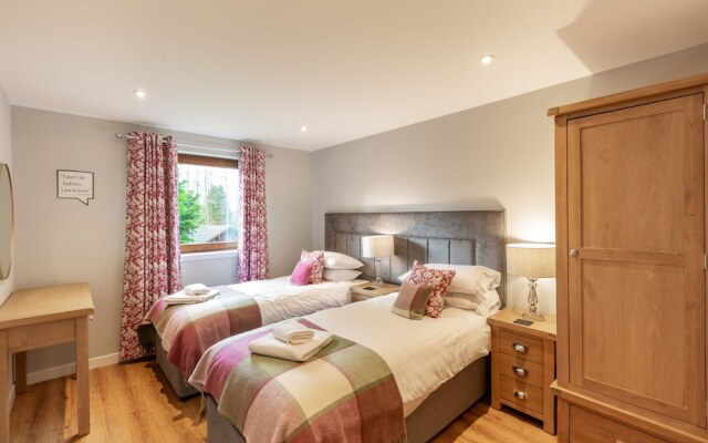 Lord Galloway 38 With Hot Tub, Newton Stewart