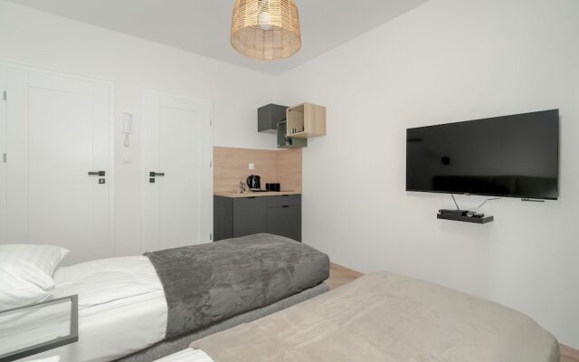 Studio With Balcony for 2 by Renters