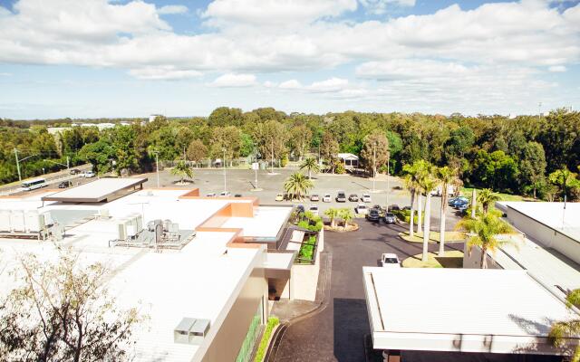 Holiday Inn Warwick Farm by IHG