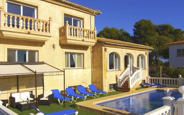Villa - 8 Bedrooms with Pool and WiFi - 106437
