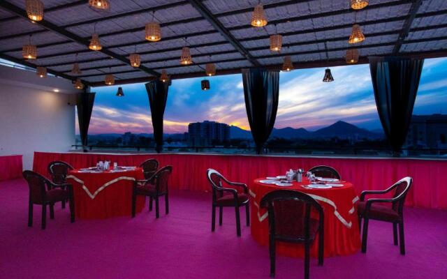Hotel Bhairav Bagh with Swimming Pool