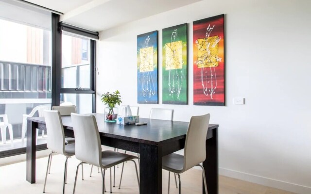 Modern 1 Bedroom Apartment in North Melbourne