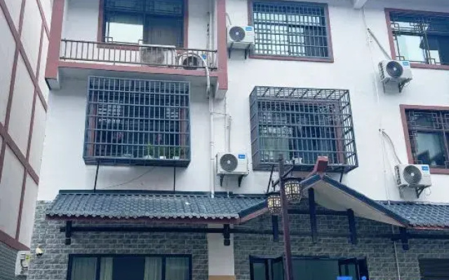 Gunai Homestay (Zhangjiajie Gaotie Xizhan)