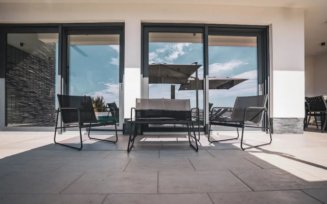 Villa Just be Happy by Trawelltopia