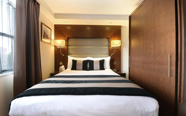Отель The Cura Kensington