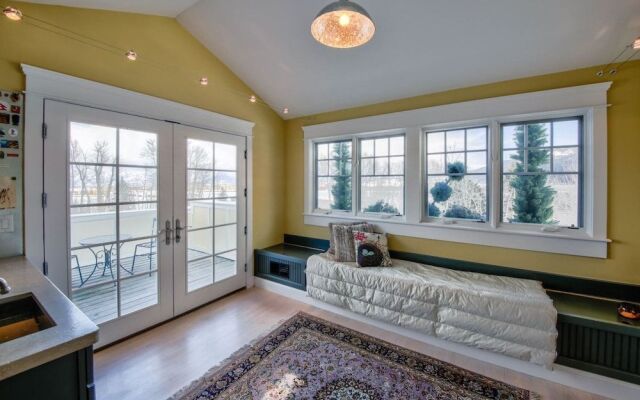 Bozeman - Beach Escape