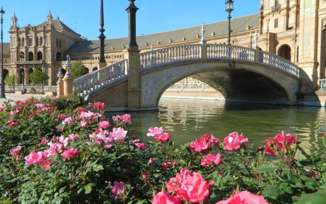 Divina in Sevilla With 1 Bedrooms and 1 Bathrooms