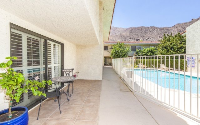 2BR Palm Springs Townhouse Hideaway by RedAwning