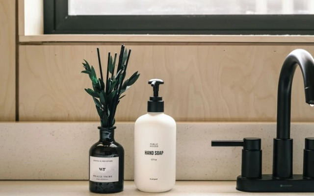 Yellowstone Peaks Hotel