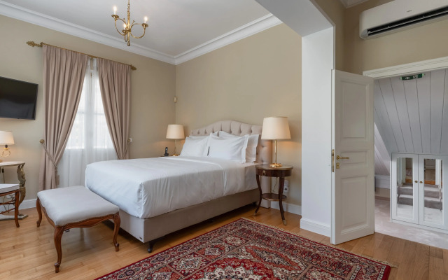 Noble Suites