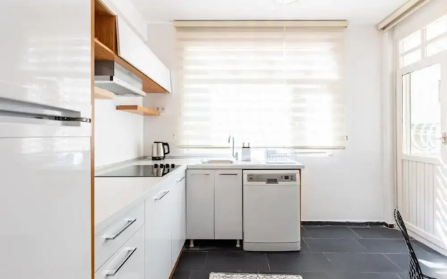Spacious Apartment on Bagdat Street Kadikoy