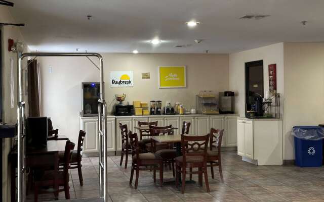 Days Inn & Suites by Wyndham Eunice