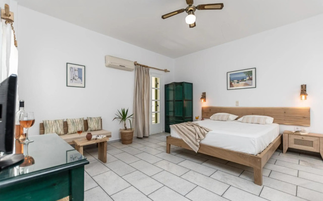 Studios Vrettos Beachfront Hotel