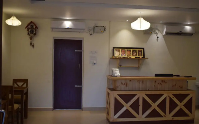 OYO Premium Convent Road Near Lake